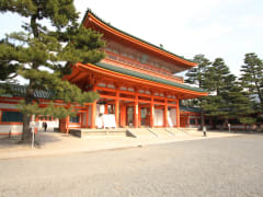 The massive gate of a temple in Kyoto