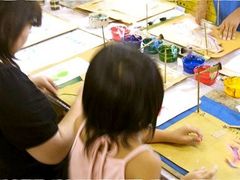 Child and parent making a kyo yuzen piece together