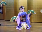 Maiko performing nihon buyo dance