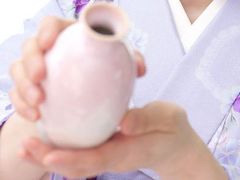 A maiko pouring sake in Kyoto