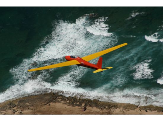 グライダー（滑空機）遊覧飛行　エンジンレスの静かな機体で、鳥のように自由に大空を満喫！操縦体験やアクロバット飛行プランも＜フライト15~30分／英語パイロット＞