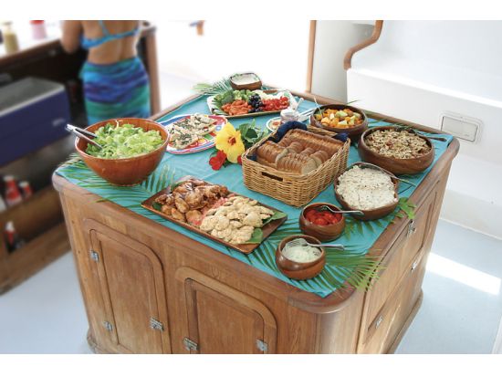 モロキニ島シュノーケリングクルーズ　モロキニクレーター＆タートルタウン　マウイ島主要エリアへの送迎オプションあり ＜朝食・昼食付き／英語ガイド／マアラエア港発＞