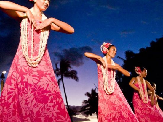 伝統ルアウ＆フラ　ハワイアンショー『テ・アウ・モアナ』 ＜3コースディナー／飲み放題／ワイレアビーチ・マリオットリゾート＆スパ＞