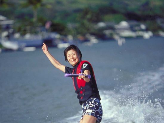 水上スキー体験　アドレナリン全開！水面を滑る爽快アクティビティ　12歳～参加OK＜マウナルア湾＞