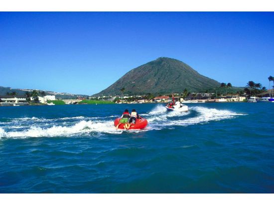 バンパーチューブ　円盤形のゴムボートに乗ってスリル満点のライドを体験！＜約15分／ハワイカイ＞
