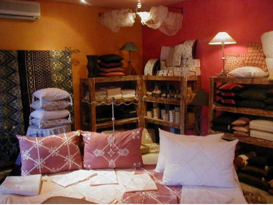 【貸切】バリ雑貨ショッピングツアー　ウブドまたはデンパサールの雑貨屋にご案内！バリ舞踊鑑賞付きプランあり＜1日or午後／日本語ガイド＞