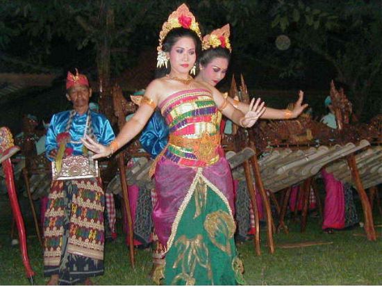 【貸切】バリ・ヒンドゥー教の総本山へ！ブサキ寺院＋キンタマーニ高原＋ウブド観光＋バリ舞踊鑑賞ツアー＜1日／日本語ガイド＞