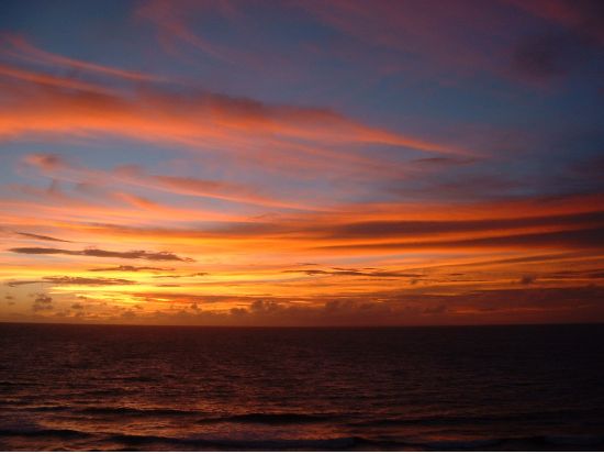 【貸切】人気の2大寺院へ！　世界遺産タマン・アユン寺院＋タナロット寺院の夕日観賞＋デンパサールの街散策ツアー＜1日／日本語ガイド＞