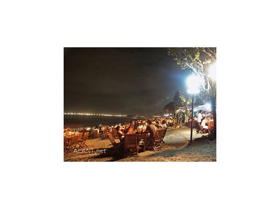 【貸切】人気の2大寺院へ！　世界遺産タマン・アユン寺院＋タナロット寺院の夕日観賞＋デンパサールの街散策ツアー＜1日／日本語ガイド＞