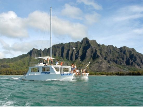 クアロア・ランチ　乗馬体験(1時間)　映画ロケ地巡り＋カネオヘ湾クルーズ付きで充実のクアロア満喫ツアー　ランチビュッフェ付き＜1日／送迎付きプランあり＞