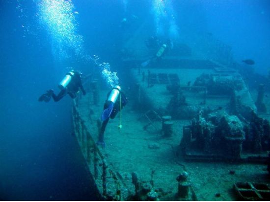 ファンダイビング 沈船（YO257レック）など有名ポイント厳選！リフレッシュコースあり＜ボート／2ダイブ＞by Grand Blue