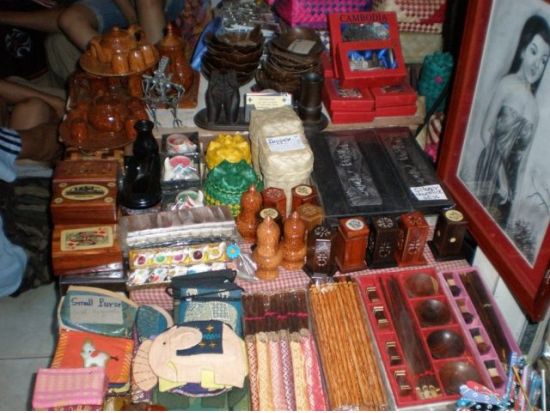 ショッピングとメコン川・クルーズ　半日チャーターツアー＜貸切／プノンペン発＞