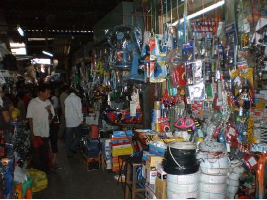 ショッピングとメコン川・クルーズ　半日チャーターツアー＜貸切／プノンペン発＞