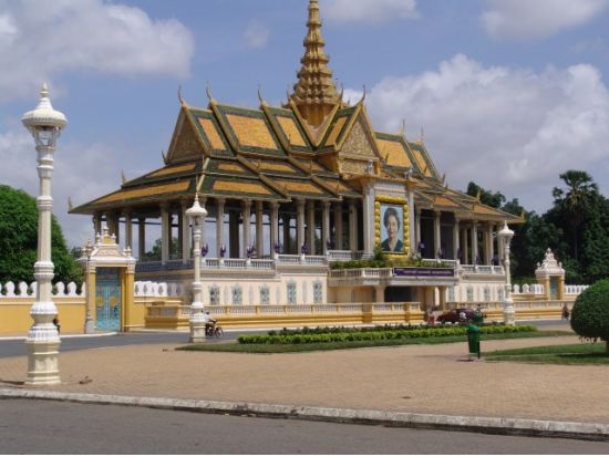 市内観光とセントラル・マーケット　1日チャーターツアー＜プノンペン発／貸切＞