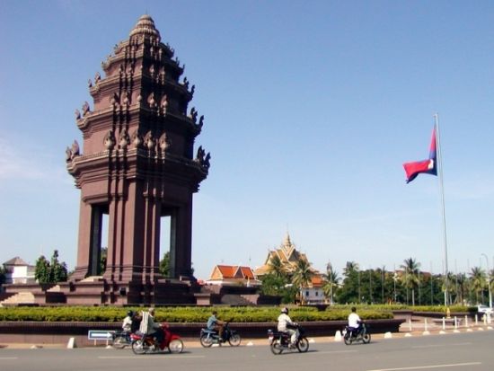 市内観光とセントラル・マーケット　1日チャーターツアー＜プノンペン発／貸切＞