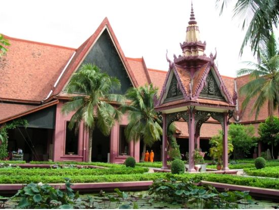 市内観光とセントラル・マーケット　1日チャーターツアー＜プノンペン発／貸切＞