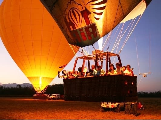 ケアンズ 熱気球遊覧飛行ツアー 早朝の幻想的な空の旅 軽食付き＆便利