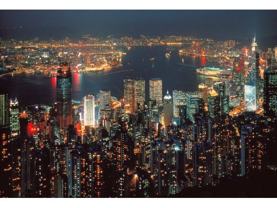 香港ナイトツアー　摩天楼の絶景に感動！ビクトリアピーク夜景観賞＋ピークトラム乗車＜日本語ガイド／トラム乗車券付き＞