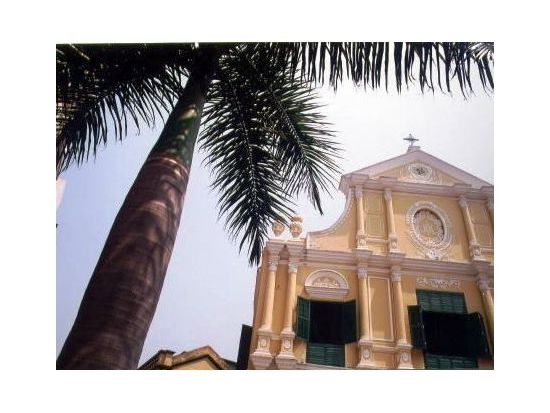 【香港発】世界遺産マカオ 1日観光ツアー　 香港・マカオ間の往復フェリーチケット付き＜日本語／オリエンタル風マカオ中華料理 ビュッフェランチ＞