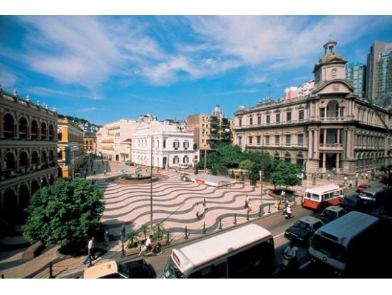 【香港発】世界遺産マカオ 1日観光ツアー　 香港・マカオ間の往復フェリーチケット付き＜日本語／オリエンタル風マカオ中華料理 ビュッフェランチ＞