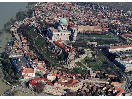 【プレミアム・ハンガリー】専属ガイドがご案内するドナウベンドめぐり 終日プライベートツアー＜貸切／昼食付／日本語＞