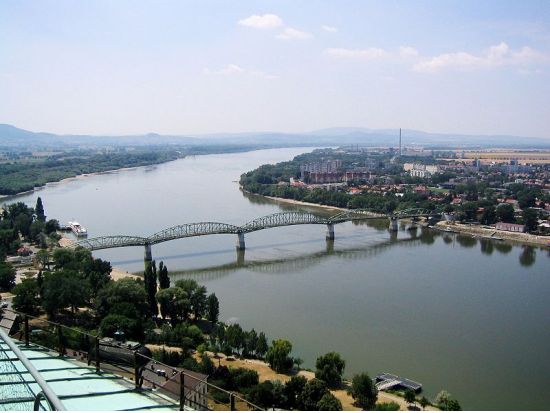 【プレミアム・ハンガリー】専属ガイドがご案内するドナウベンドめぐり 終日プライベートツアー＜貸切／昼食付／日本語＞