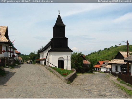 世界遺産ホッローケーとグドゥルー宮殿を尋ねる1日観光＜日本語ガイド／昼食付き／ブダペスト発＞