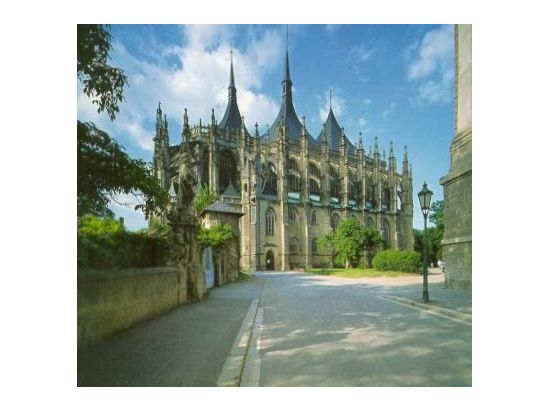 墓地教会＆バルバラ大聖堂見学 世界遺産クトナー・ホラ半日観光ツアー＜英語／プラハ発＞