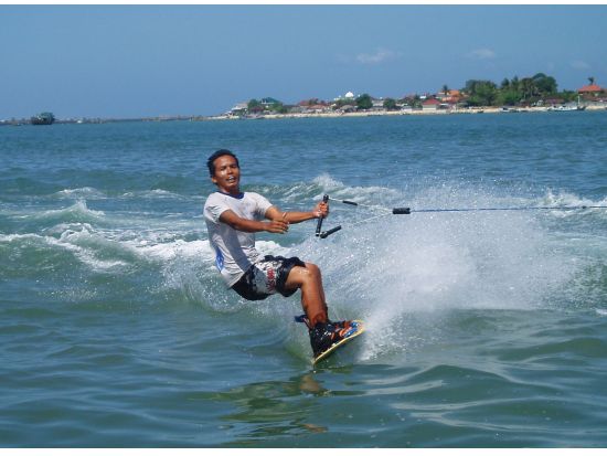 マリンスポーツパッケージ選べるプラン　 パラセーリング、ジェットスキー、バナナボートなど人気アクティビティを満喫！＜南部エリア送迎付＞
