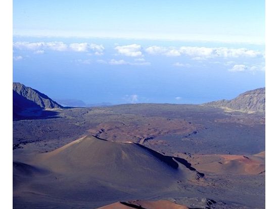 ヘリコプター遊覧飛行　ハレアカラ山やモロカイ島を上空から望む＜45分～／英語ガイド＞by エア・マウイ