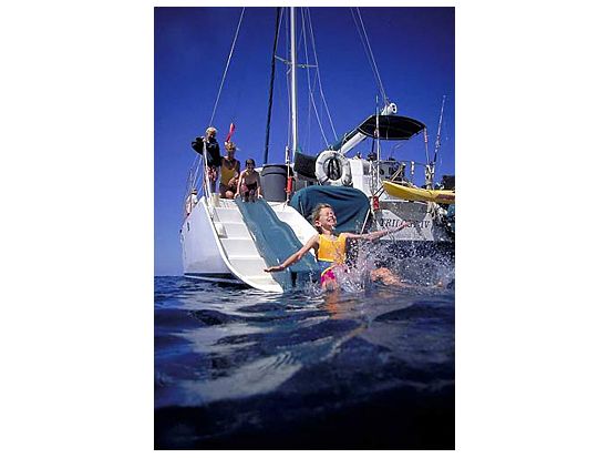 カアナパリ沖　セーリング＆シュノーケリングツアー ＜英語ガイド／食事・アルコール2杯付き＞