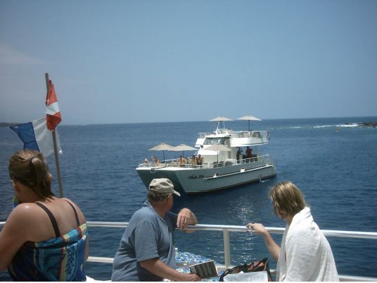 ハワイ島　シュノーケルクルーズ　SUP体験もできる充実ツアー！貸し切りプランあり＜午前／朝食・昼食付き＞ by フラカイ号