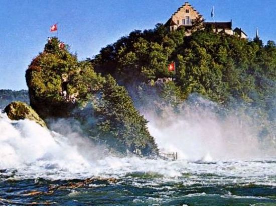 ヨーロッパ最大の滝　ライン滝 半日観光ツアー ＜チューリッヒ発＞