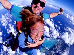 グアム スカイダイビング 一度飛べば世界が変わる 上空2 400m 4 0mからのフリーフォール 無料送迎サービスあり グアムの観光 オプショナルツアー専門 Veltra ベルトラ グアム スカイダイビング 一度飛べば世界が変わる 上空2 400m 4 0mからのフリーフォール 無料送迎サービスあり グアムの観光 オプショナルツアー専門 Veltra ベルトラ