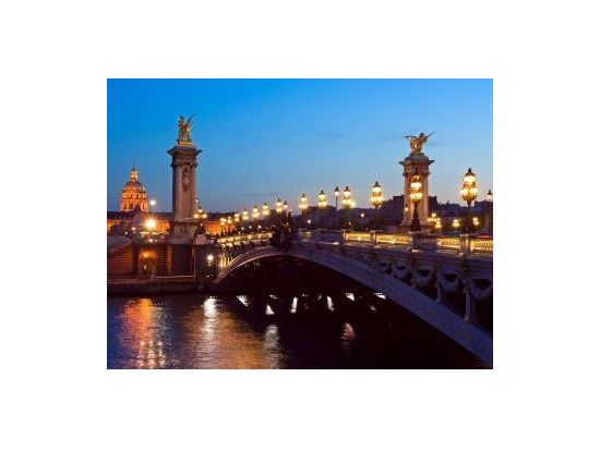 セーヌ川ディナークルーズ予約　パリ・セーヌ　窓際席プランあり＜18:45または21:15発／3コースディナー／ソルフェリーノ河川港集合＞*当日予約OK