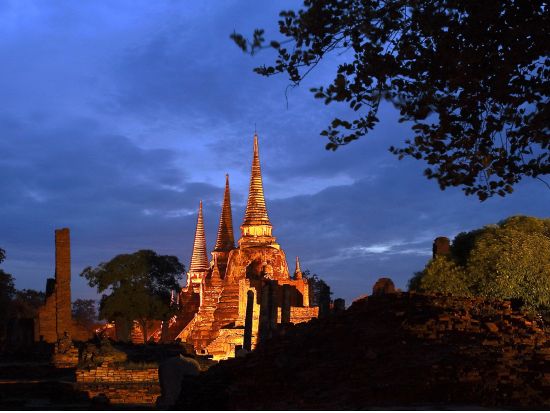 アユタヤ遺跡観光ツアー 5大遺跡巡りと遺跡ライトアップ鑑賞＜午後／日本語／アユタヤ名物・手長エビディナー付きプランあり＞