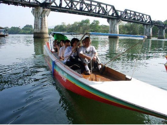 カンチャナブリ日帰りツアー  泰麺鉄道乗車＆JEATH戦争博物館＆ボート遊覧 ＜昼食付き／日本語ガイド＞