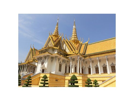 プノンペン市内観光とショッピングツアー　シルバーパゴダ＆ワットプノン＆トゥールスレン博物館 ＜日本語ガイド／1日／プノンペン発＞