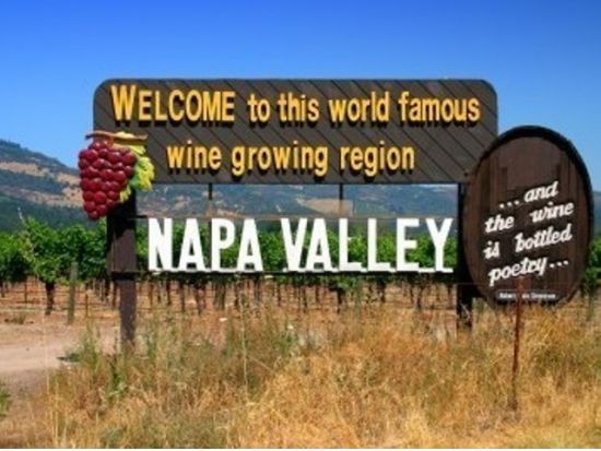 ナパバレー ワイナリーツアー　ワイナリー2軒＆ナパ・プレミアム・アウトレット立ち寄り ＜試飲付き（1軒）／日本語ガイド＞