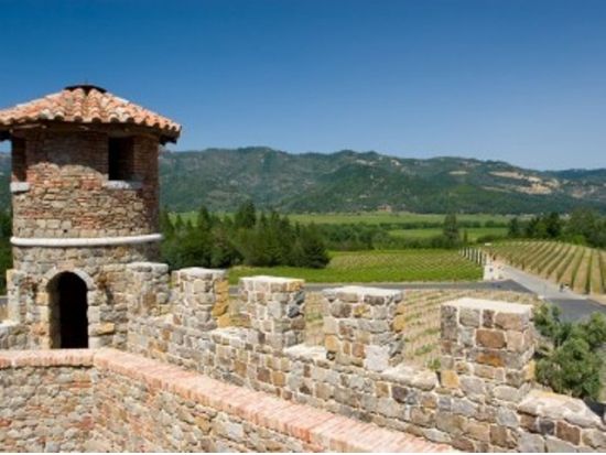 ナパバレー ワイナリーツアー　ワイナリー2軒＆ナパ・プレミアム・アウトレット立ち寄り ＜試飲付き（1軒）／日本語ガイド＞