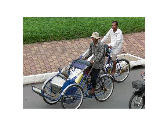 シクロ（人力自転車）に揺られて巡る！　プノンペン市内観光