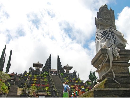 ブサキ寺院＆スマラプラ王宮（クルンクン遺跡）　300年の歴史がある古都散策ツアー ＜昼食付き／日本語ガイド＞by JTB