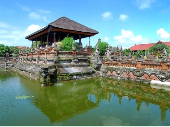 ブサキ寺院＆スマラプラ王宮（クルンクン遺跡）　300年の歴史がある古都散策ツアー ＜昼食付き／日本語ガイド＞by JTB