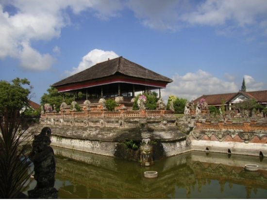 ブサキ寺院＆スマラプラ王宮（クルンクン遺跡）　300年の歴史がある古都散策ツアー ＜昼食付き／日本語ガイド＞by JTB