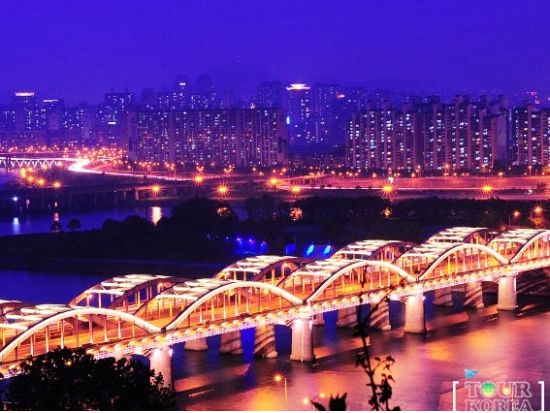 漢江ナイトクルーズ　ライブ演奏を楽しむ夜景観賞　タッカンマリの夕食付き＜日本語ドライバー／明洞解散＞