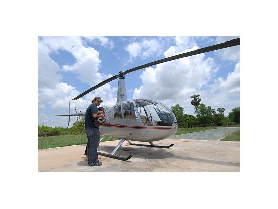 【混載】アンコール・ワット遺跡群 ヘリコプターツアー 上空からアンコール・ワットと周辺遺跡群を見る！＜選べる飛行時間／複数時間催行あり／英語ドライバー＞