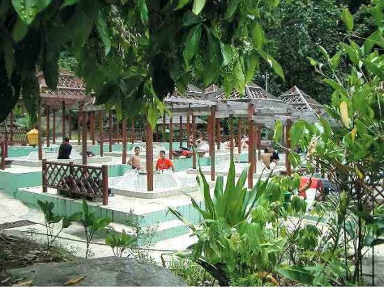 世界遺産キナバル公園観光ツアー　ポーリン温泉の足湯＆キャノピーウォーク体験 ＜昼食付き／日本語／コタキナバル発＞