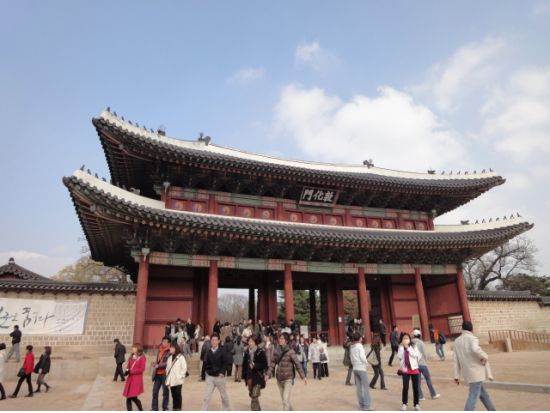 ソウル市内観光ツアー　2大世界遺産を半日で巡る！昌徳宮（チャンドックン）＋宗廟＋北村＜午前・午後／日本語ガイド／明洞解散＞