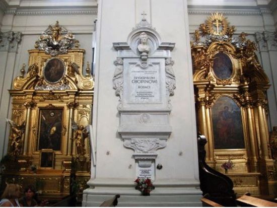 ショパンゆかりの地を巡る観光ツアー　聖十字架教会入場など ＜貸切／昼食付き／日本語ガイド／ワルシャワ発＞