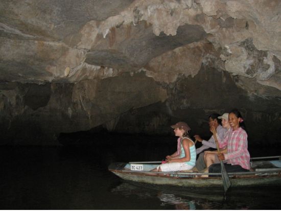 タムコック＋古都ホアルー観光ツアー　世界遺産と長閑な田園風景を満喫できる川下りボート体験＜往復送迎／日本語ガイド／昼食付＞